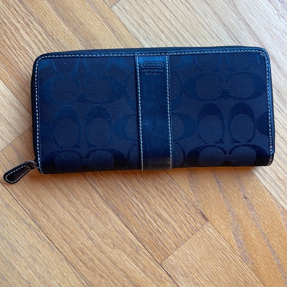 Coach logo canvas accordion style wallet - Picture 9 of 9